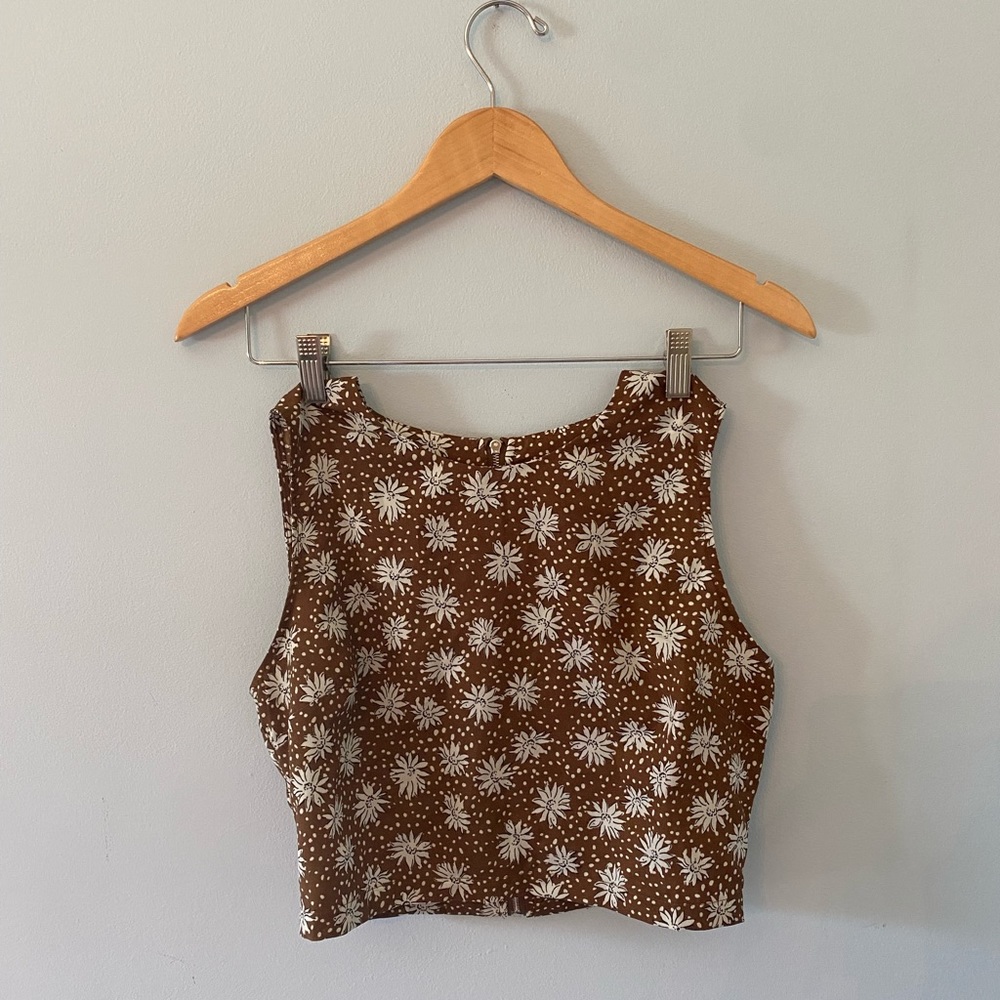 Senlis Adrienne Sleeveless Cropped Top